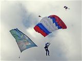 Фигуры высшего пилотажа в мирном небе Костромы